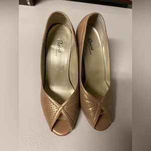 Gold tone open toe pump